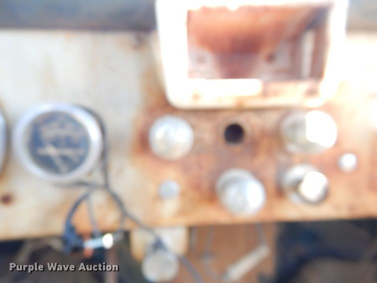 image for item IJ9382 1960 International R192  drilling rig truck