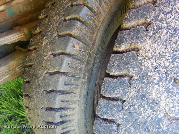 image for item IJ9382 1960 International R192  drilling rig truck