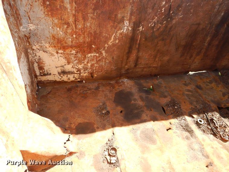 image for item IJ9389 Roll-off dumpster