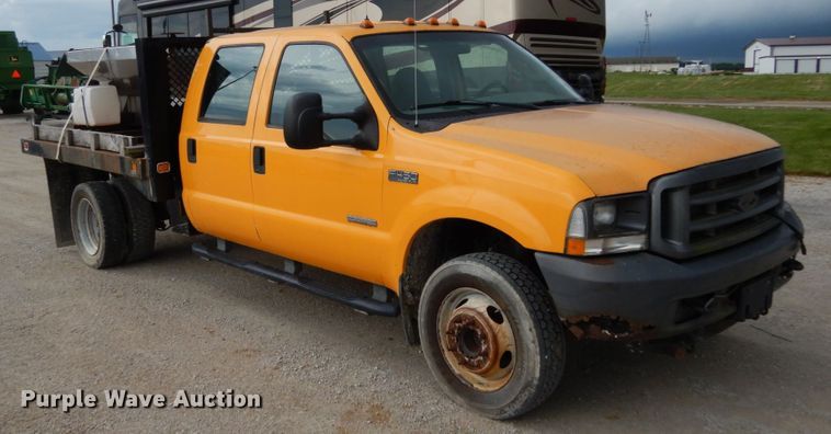 image for item IL9451 2004 Ford F450 Super Duty XL  Crew Cab flatbed truck