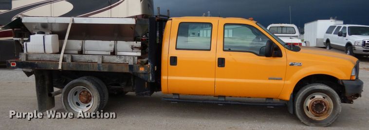 image for item IL9451 2004 Ford F450 Super Duty XL  Crew Cab flatbed truck