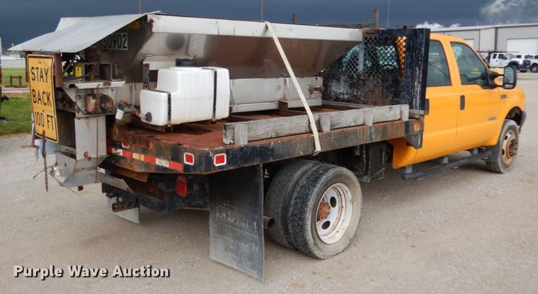 image for item IL9451 2004 Ford F450 Super Duty XL  Crew Cab flatbed truck