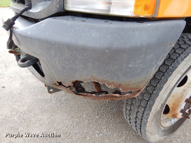 image for item IL9451 2004 Ford F450 Super Duty XL  Crew Cab flatbed truck