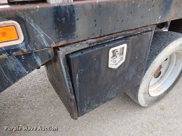 image for item IL9451 2004 Ford F450 Super Duty XL  Crew Cab flatbed truck