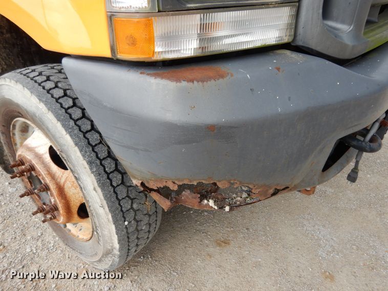 image for item IL9451 2004 Ford F450 Super Duty XL  Crew Cab flatbed truck