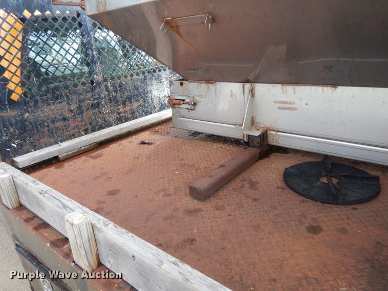 image for item IL9451 2004 Ford F450 Super Duty XL  Crew Cab flatbed truck