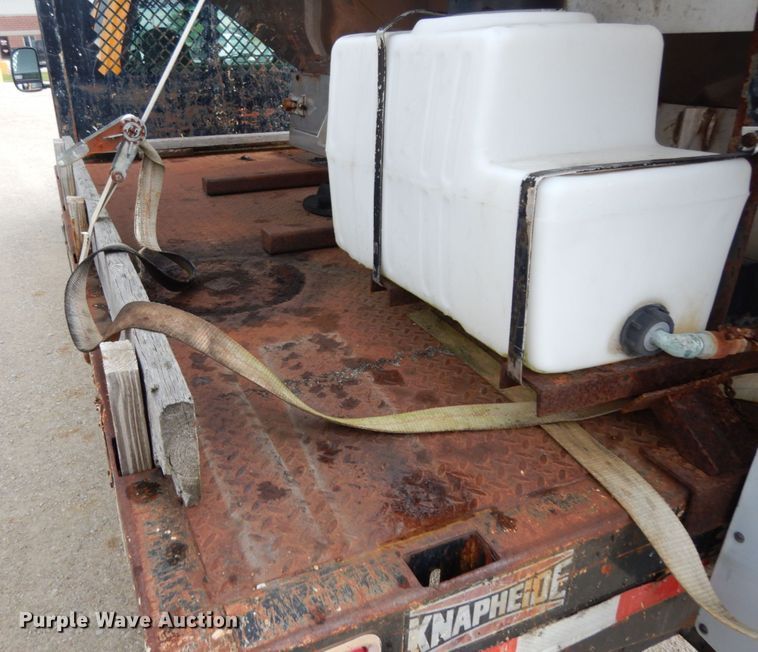 image for item IL9451 2004 Ford F450 Super Duty XL  Crew Cab flatbed truck