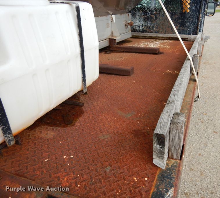 image for item IL9451 2004 Ford F450 Super Duty XL  Crew Cab flatbed truck