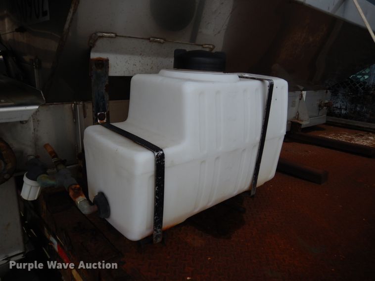 image for item IL9451 2004 Ford F450 Super Duty XL  Crew Cab flatbed truck