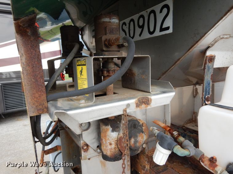 image for item IL9451 2004 Ford F450 Super Duty XL  Crew Cab flatbed truck