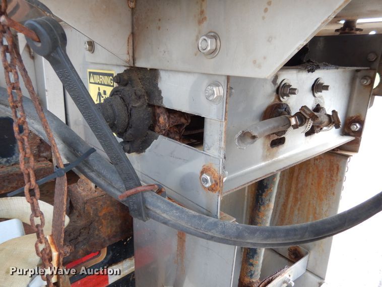 image for item IL9451 2004 Ford F450 Super Duty XL  Crew Cab flatbed truck