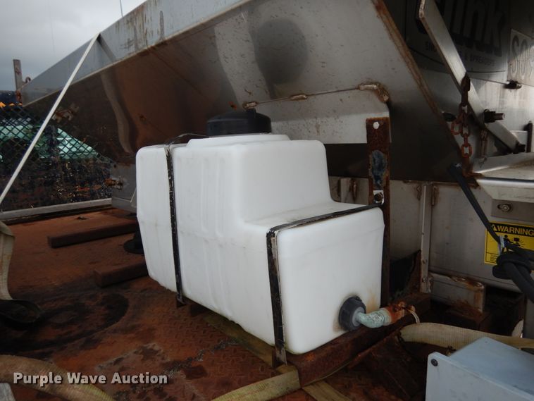 image for item IL9451 2004 Ford F450 Super Duty XL  Crew Cab flatbed truck