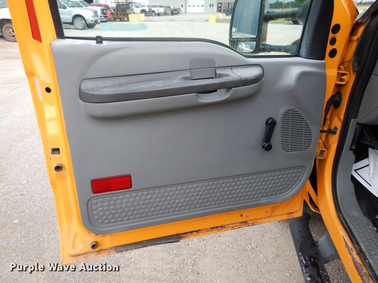 image for item IL9451 2004 Ford F450 Super Duty XL  Crew Cab flatbed truck