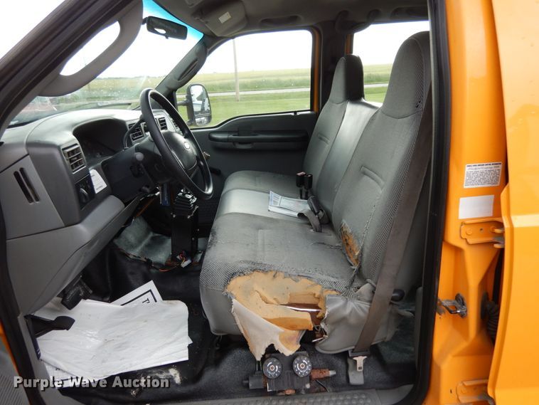 image for item IL9451 2004 Ford F450 Super Duty XL  Crew Cab flatbed truck