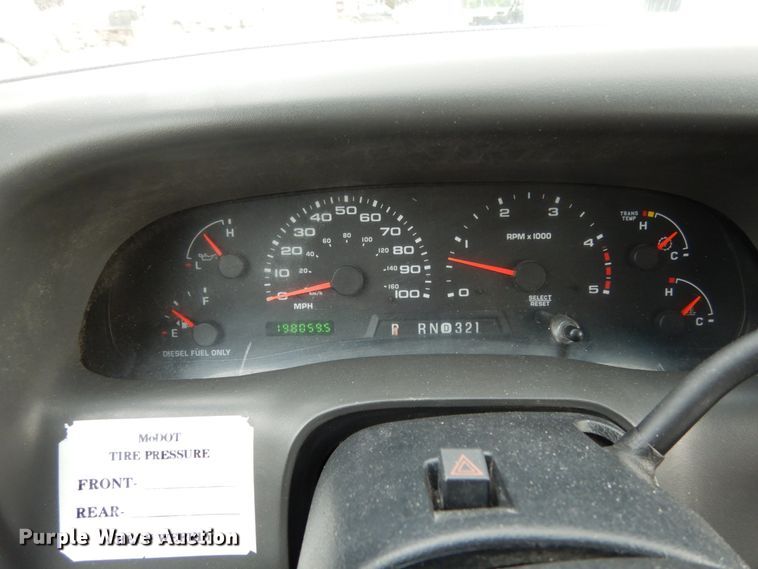 image for item IL9451 2004 Ford F450 Super Duty XL  Crew Cab flatbed truck