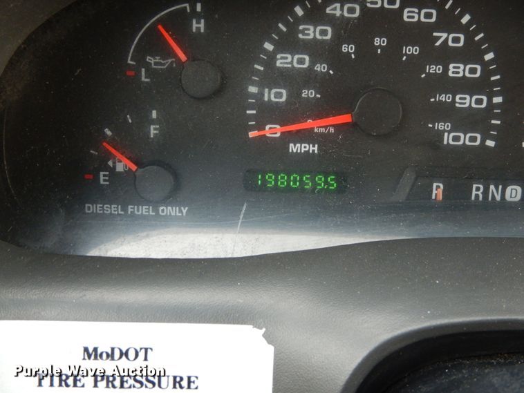 image for item IL9451 2004 Ford F450 Super Duty XL  Crew Cab flatbed truck