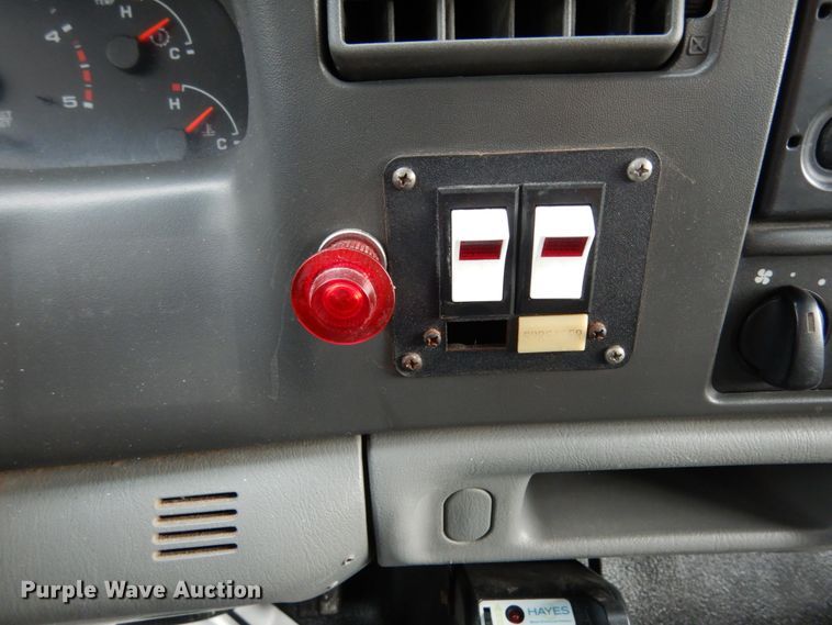 image for item IL9451 2004 Ford F450 Super Duty XL  Crew Cab flatbed truck