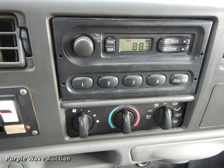 image for item IL9451 2004 Ford F450 Super Duty XL  Crew Cab flatbed truck