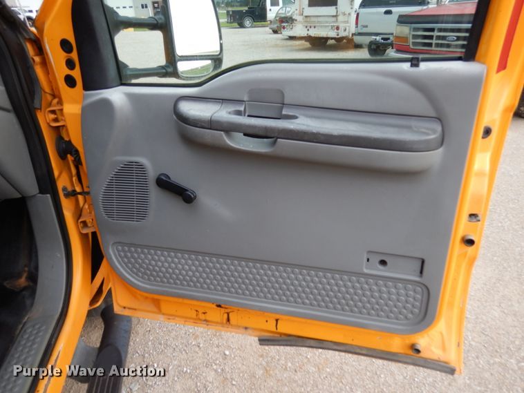 image for item IL9451 2004 Ford F450 Super Duty XL  Crew Cab flatbed truck