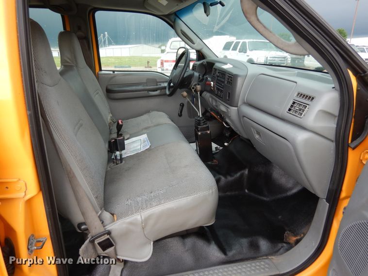 image for item IL9451 2004 Ford F450 Super Duty XL  Crew Cab flatbed truck