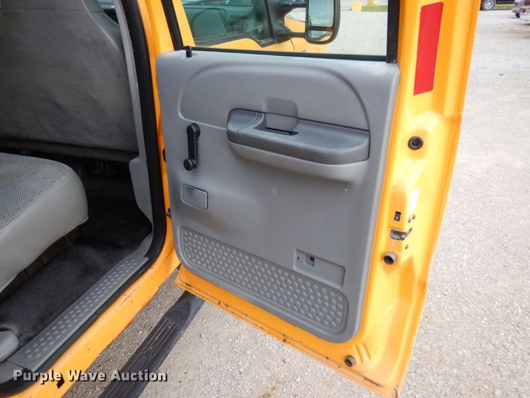 image for item IL9451 2004 Ford F450 Super Duty XL  Crew Cab flatbed truck