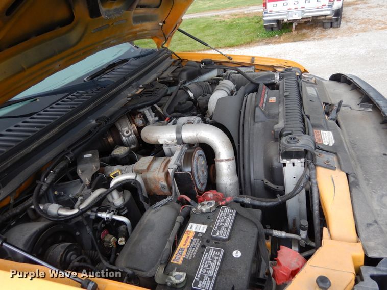 image for item IL9451 2004 Ford F450 Super Duty XL  Crew Cab flatbed truck