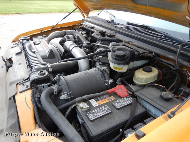 image for item IL9451 2004 Ford F450 Super Duty XL  Crew Cab flatbed truck