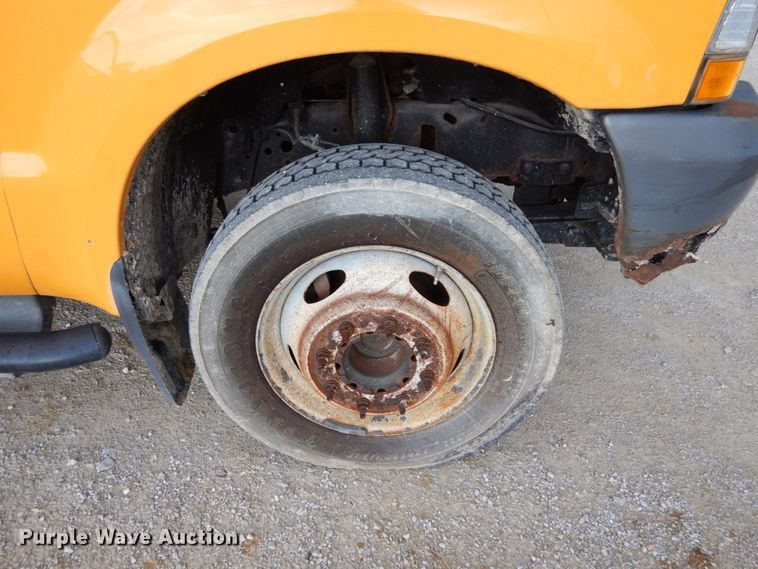 image for item IL9451 2004 Ford F450 Super Duty XL  Crew Cab flatbed truck