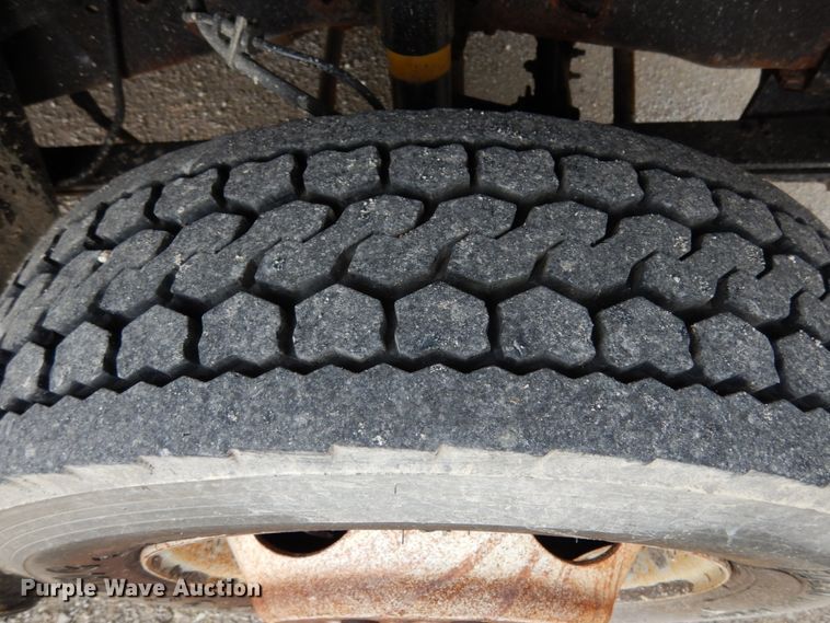 image for item IL9451 2004 Ford F450 Super Duty XL  Crew Cab flatbed truck