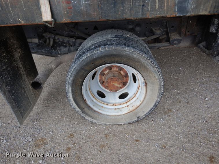 image for item IL9451 2004 Ford F450 Super Duty XL  Crew Cab flatbed truck