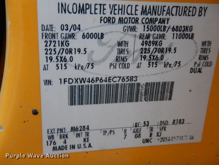 image for item IL9451 2004 Ford F450 Super Duty XL  Crew Cab flatbed truck