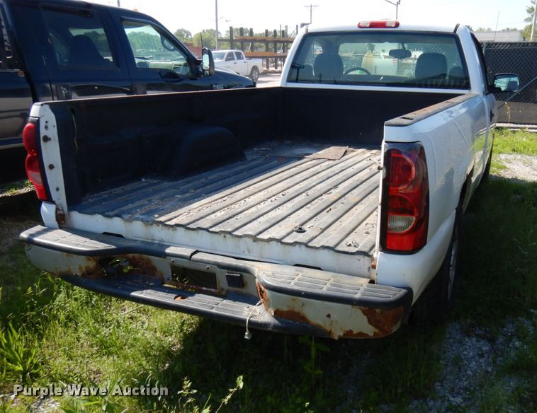 image for item IL9752 2005 Chevrolet Silverado 1500  pickup truck