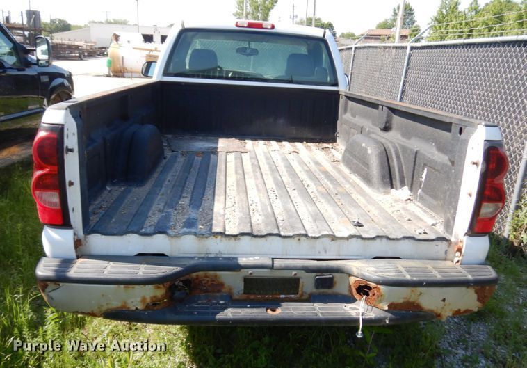 image for item IL9752 2005 Chevrolet Silverado 1500  pickup truck