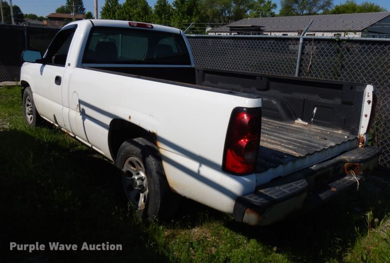 image for item IL9752 2005 Chevrolet Silverado 1500  pickup truck