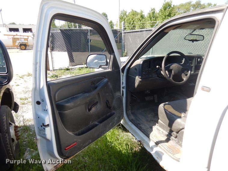 image for item IL9752 2005 Chevrolet Silverado 1500  pickup truck