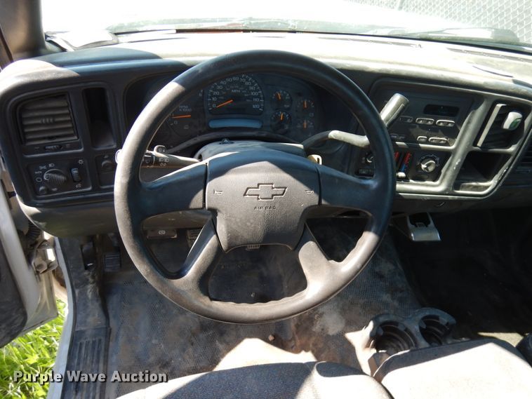 image for item IL9752 2005 Chevrolet Silverado 1500  pickup truck