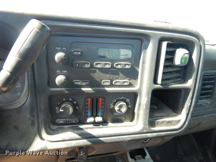 image for item IL9752 2005 Chevrolet Silverado 1500  pickup truck