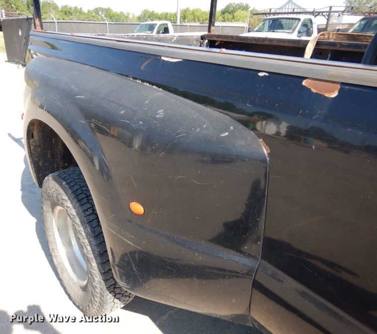 image for item IL9753 1999 Ford F350 Super Duty  Crew Cab pickup truck