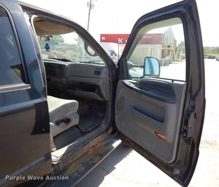 image for item IL9753 1999 Ford F350 Super Duty  Crew Cab pickup truck