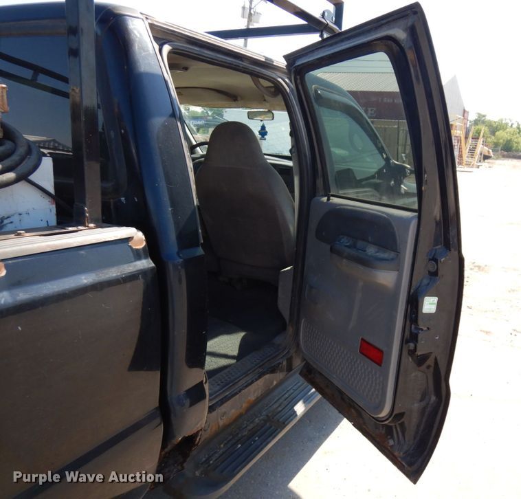 image for item IL9753 1999 Ford F350 Super Duty  Crew Cab pickup truck