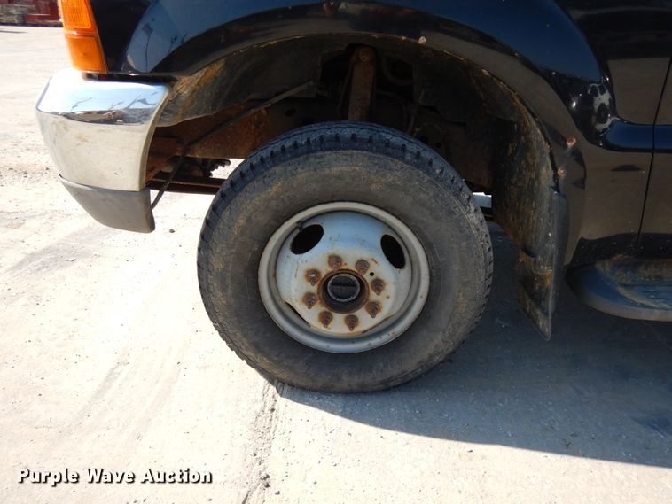 image for item IL9753 1999 Ford F350 Super Duty  Crew Cab pickup truck