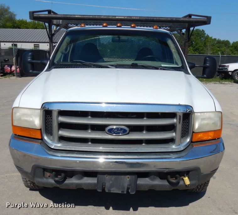 image for item IL9754 2001 Ford F350 Super Duty  flatbed pickup truck