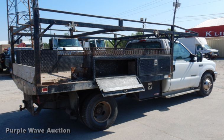 image for item IL9754 2001 Ford F350 Super Duty  flatbed pickup truck