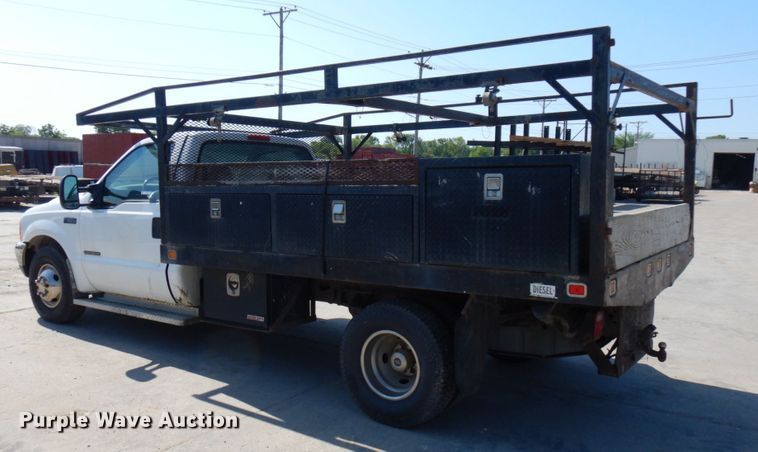 image for item IL9754 2001 Ford F350 Super Duty  flatbed pickup truck