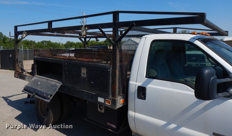 image for item IL9754 2001 Ford F350 Super Duty  flatbed pickup truck