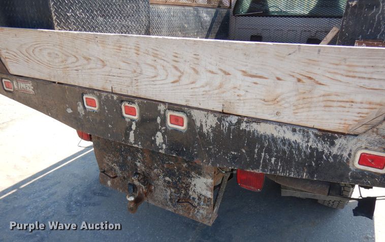 image for item IL9754 2001 Ford F350 Super Duty  flatbed pickup truck