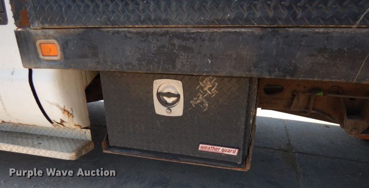 image for item IL9754 2001 Ford F350 Super Duty  flatbed pickup truck