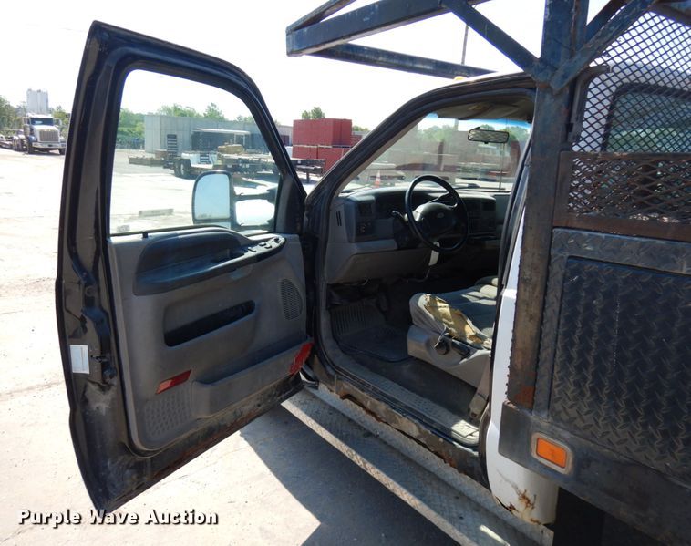 image for item IL9754 2001 Ford F350 Super Duty  flatbed pickup truck