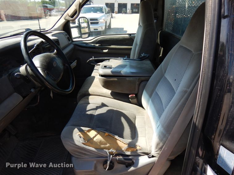 image for item IL9754 2001 Ford F350 Super Duty  flatbed pickup truck