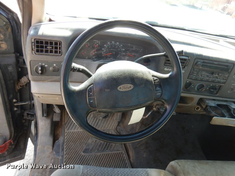 image for item IL9754 2001 Ford F350 Super Duty  flatbed pickup truck